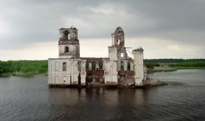 Наводнен град на Волга