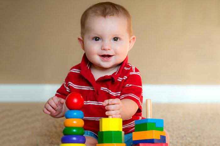 otroka 7 mesecev razvoja, ki bi moral biti sposoben