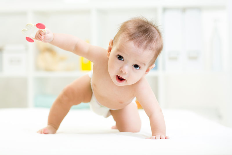 razvoj djeteta 8 mjeseci. što može?