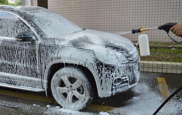 bezdotykowy szampon do mycia samochodów