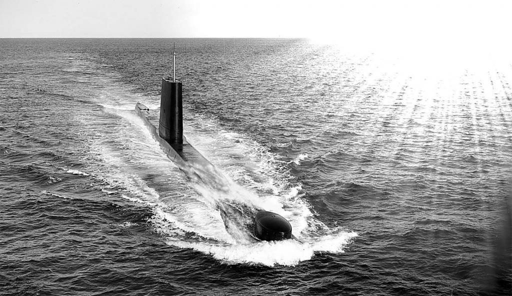 подводницата потъва