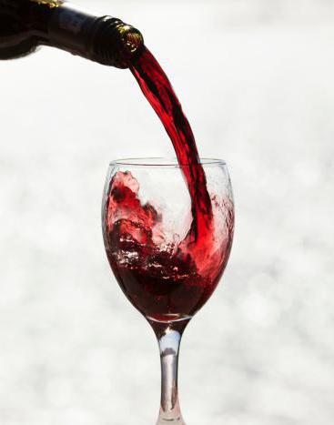 червени полусладни винени прегледи