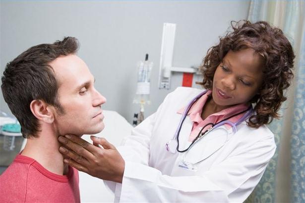 щитовидна бучка в гърлото