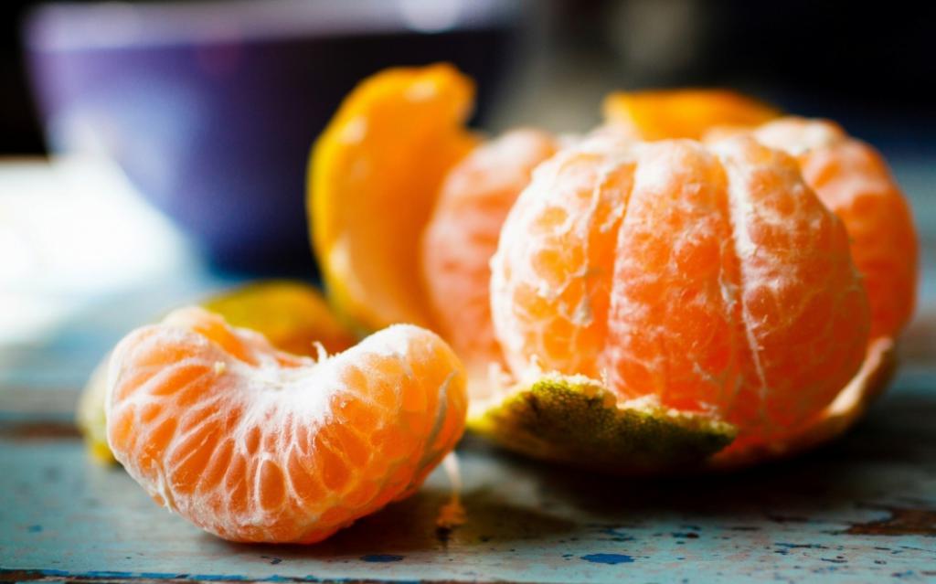 Pulire delicatamente il mandarino