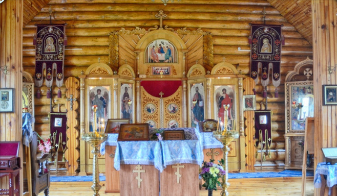 Интериорът на манастирската църква