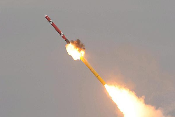altezza della traiettoria del missile balistico