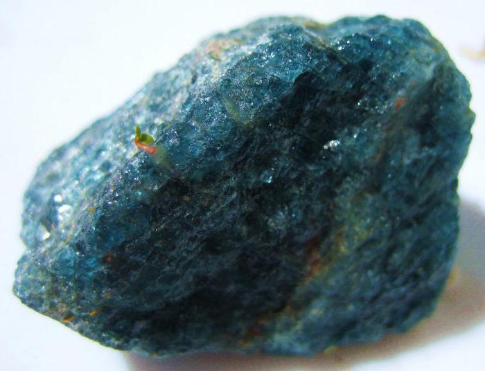 opis in lastnosti mineralnega apatita