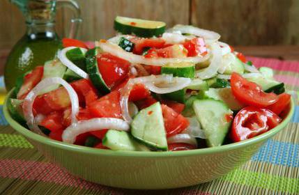 kalorií a rajčatový salát