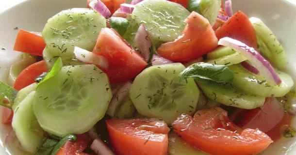 okurkový salát se zakysanou smetanou kalorií