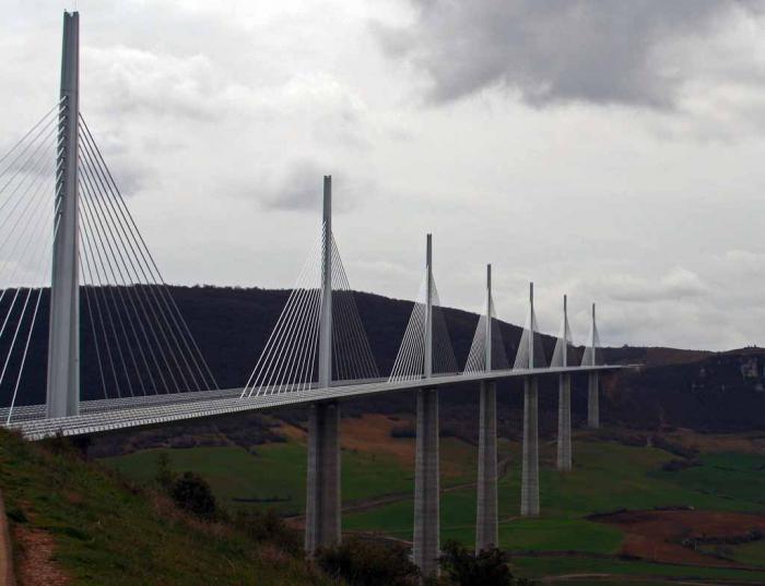 най-високият мост в света е Франция
