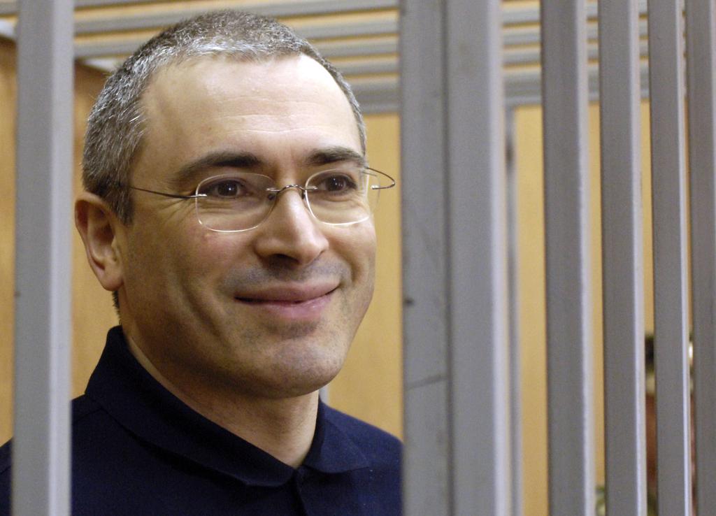 za tisto, kar še vedno sedi Hodorkovski