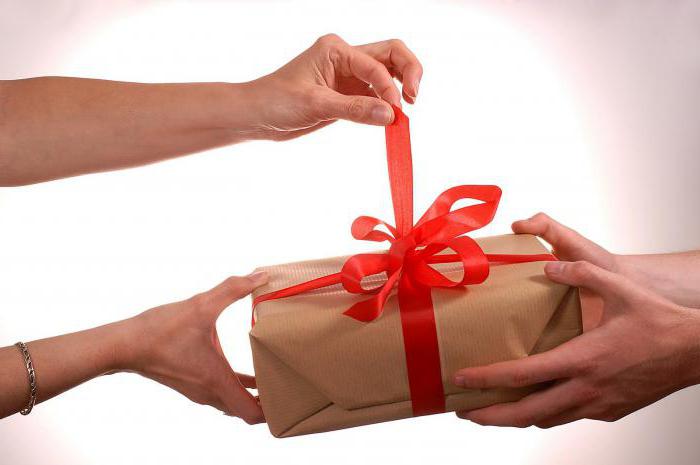какво да даде на жена в продължение на 40 години списък на най-добрите подаръци