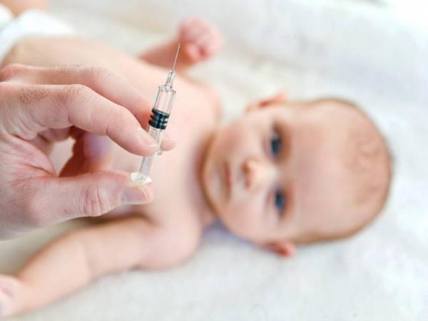 какво ваксинации правят бебето до една година