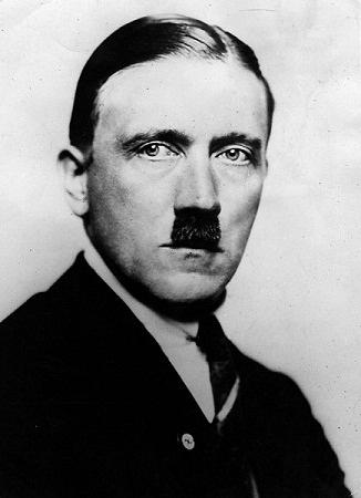 Koje je godine Hitler umro?