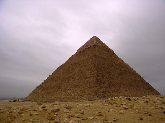 ki so zgradili piramide