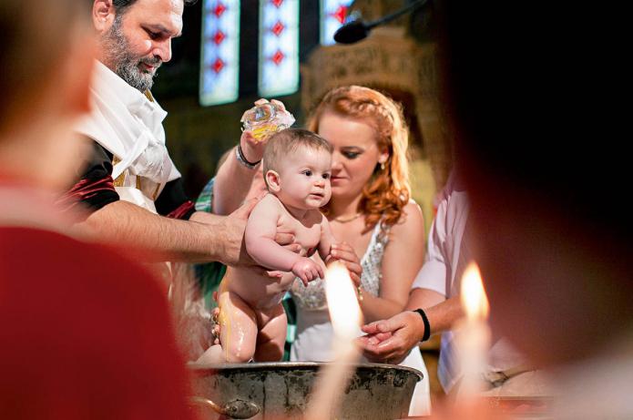 ko katoliki krstijo novorojenčka