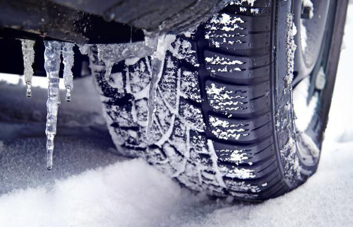 montaža zimskih pnevmatik v Rusiji