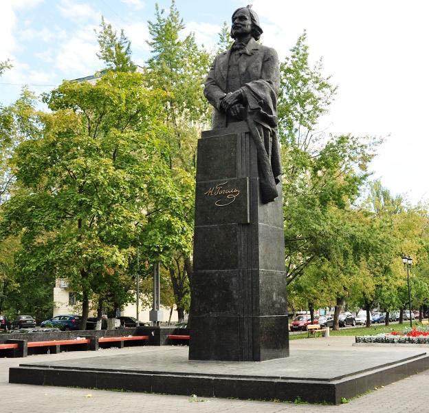 Gogoljev spomenik na Arbatskem trgu