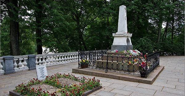 Къде е мястото на гроба на Пушкин