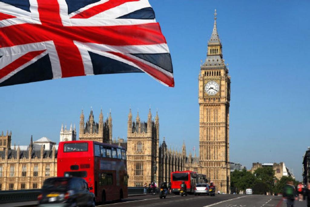 Vlajka Velké Británie na pozadí Big Ben