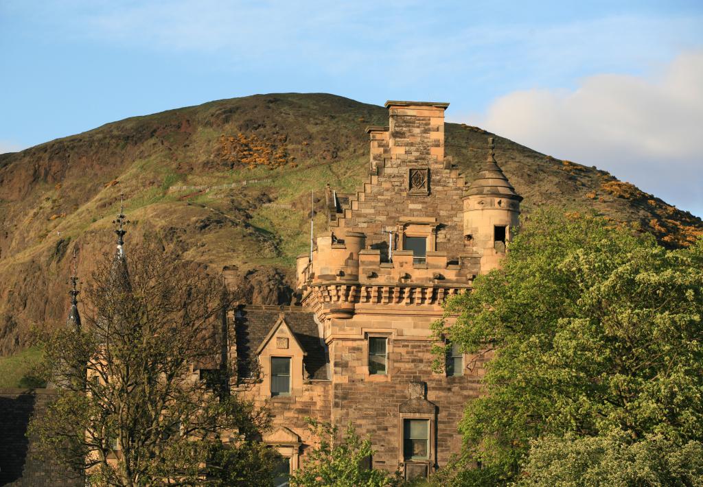 Widok na tradycyjny szkocki zamek