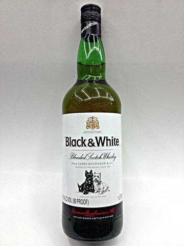 černou a bílou whisky