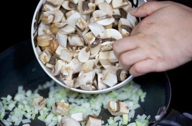 ricetta di insalata di betulla bianca con prugne secche