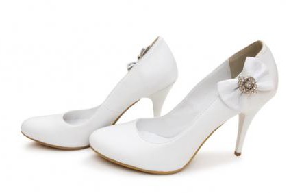 beli čevlji