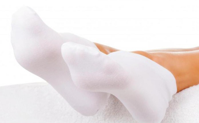 jak rychle umýt bílé ponožky