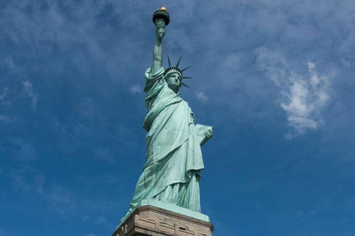 che ha dato all'America una statua della libertà in onore