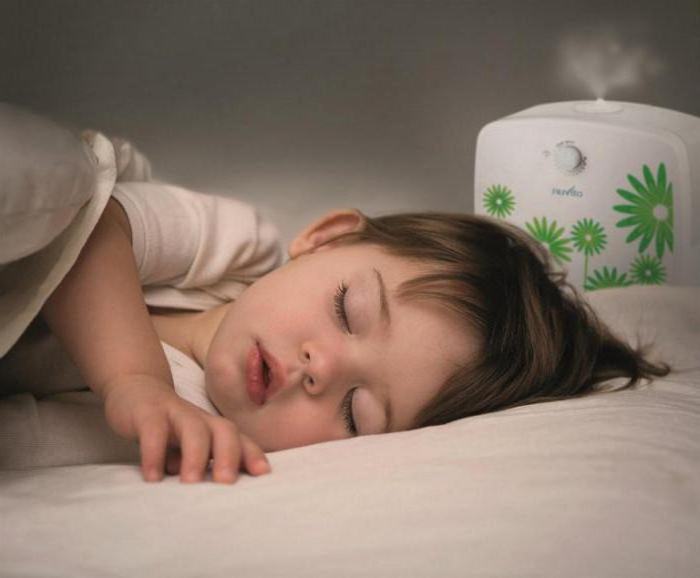 otrok se znoji v spanju