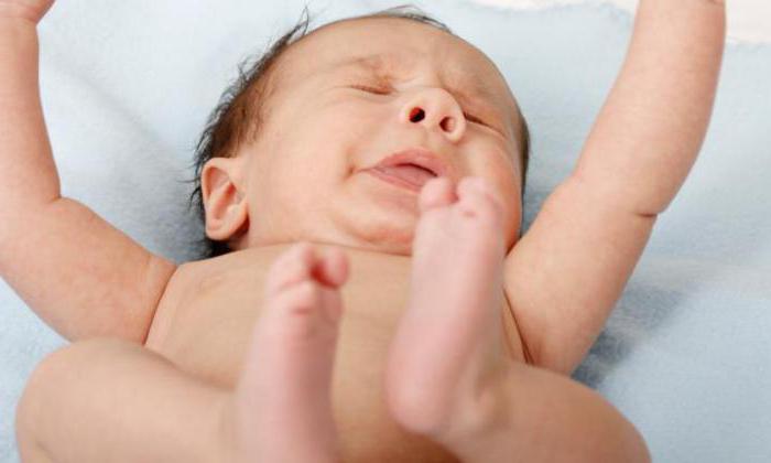 novorojenčka kihanje pogosto povzroča