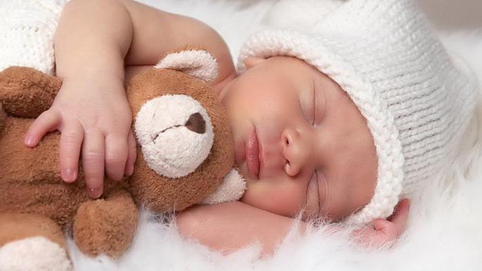 noworodek często drży podczas snu