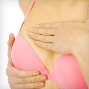 защо болки в гърдите след менструация