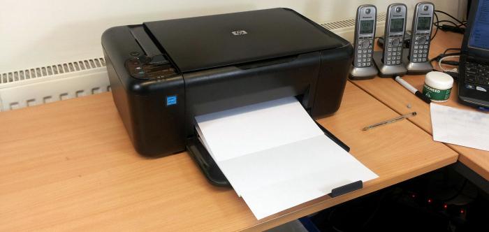 zakaj laserski tiskalnik tiska proge