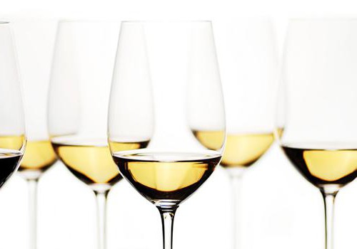Pregledi belega polsladkega vina