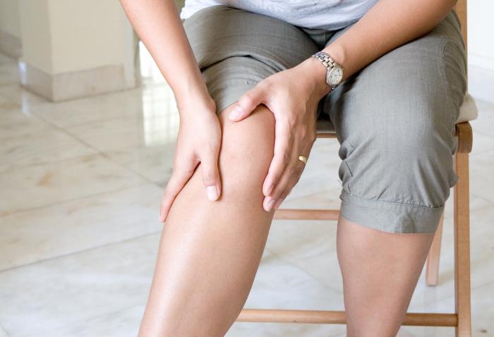 škripanje i bol u liječenju zglobova koljena)