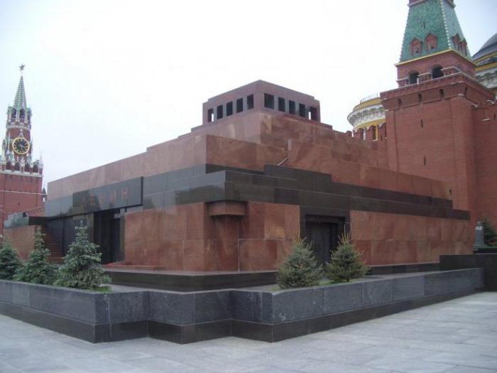 Защо Ленин е бил погребан в мавзолей