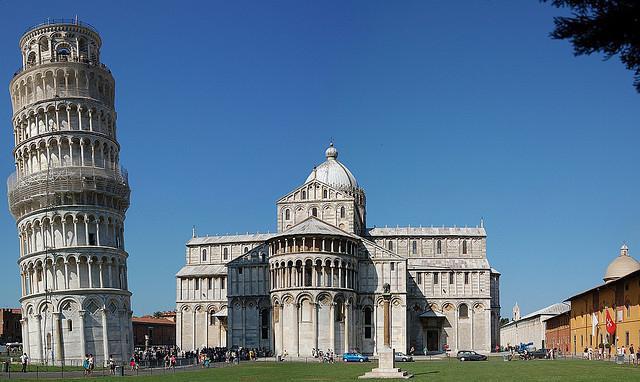 perché la torre di Pisa è inclinata e non cade