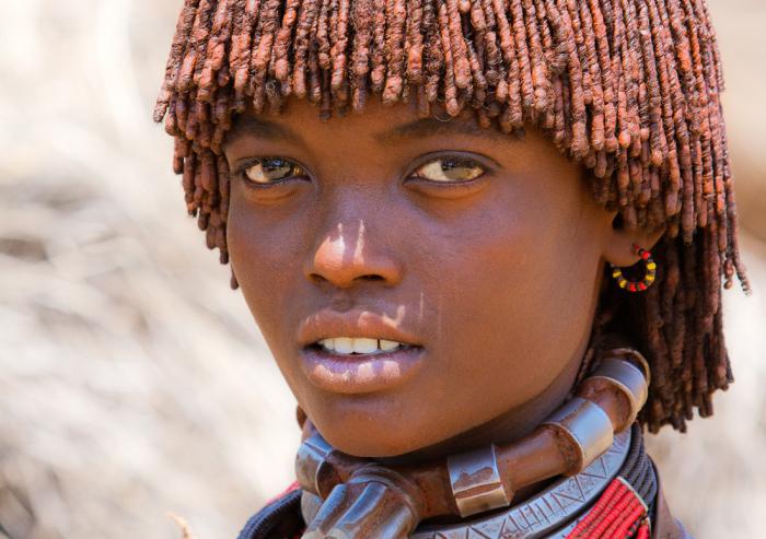 tribù selvagge donne dell'Africa