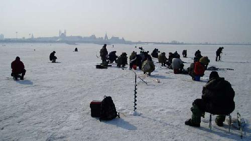 Pesca di orate in inverno nella regione di Kharkiv