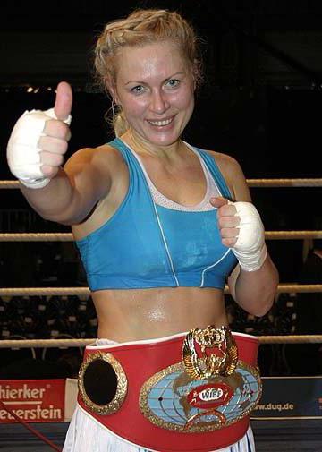 Boksarski prvak Natalia Ragozina