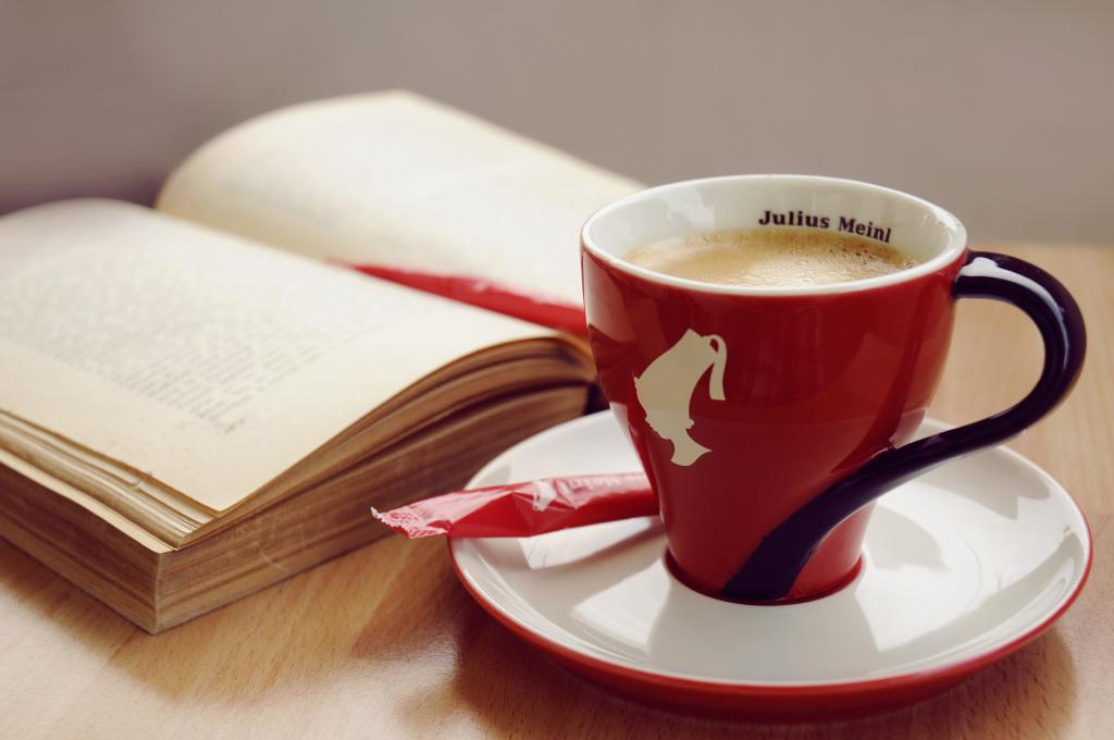 książka i kawa