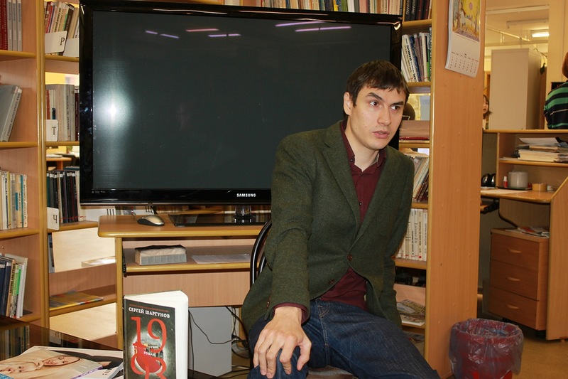 Сергей Шаргунов посреща читатели в библиотеката на Белински