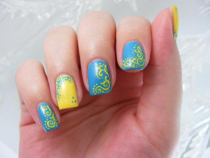 manicure con fiori gialli