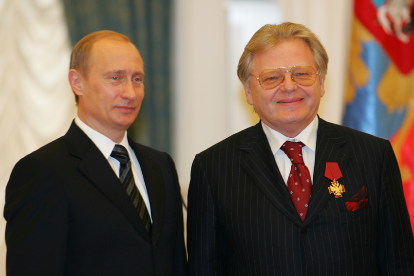 Putin představil státní cenu Antonovovi