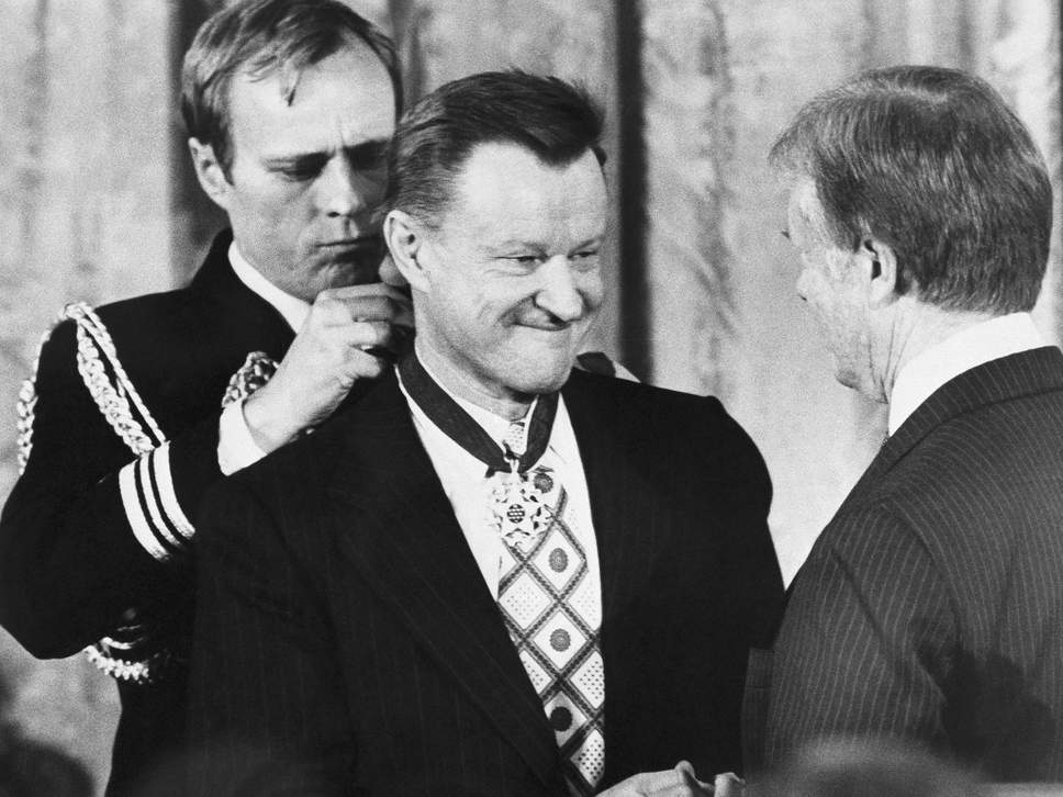 Jimmy Carter conferisce a Brzezinski Medal of Freedom nel gennaio 1981
