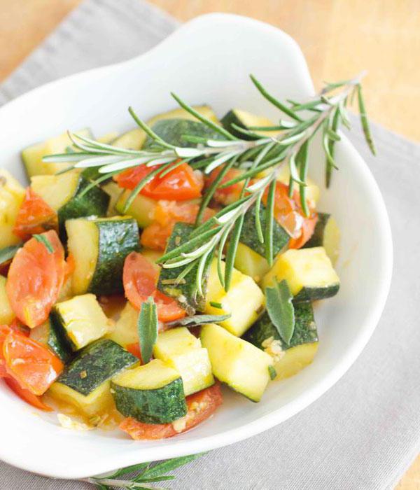 zucchine stufate con verdure.  ricetta